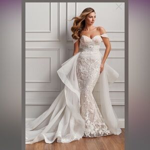 SPARKLY IVORY WEDDING DRESS, FITTED W/ DETACHABLE SKIRT + VEIL